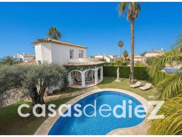 3 bedroom Villa for sale in Oliva Nova, Oliva with pool - € 640,000 (Ref: 9714367)