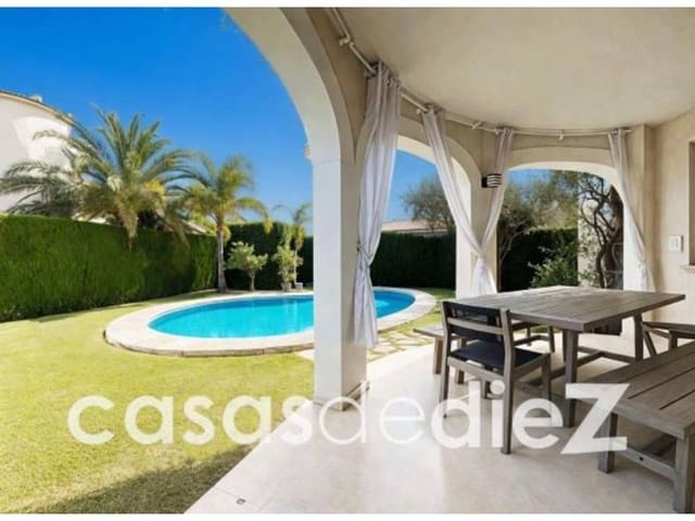 3 bedroom Villa for sale in Oliva Nova, Oliva with pool - € 640,000 (Ref: 9714367)