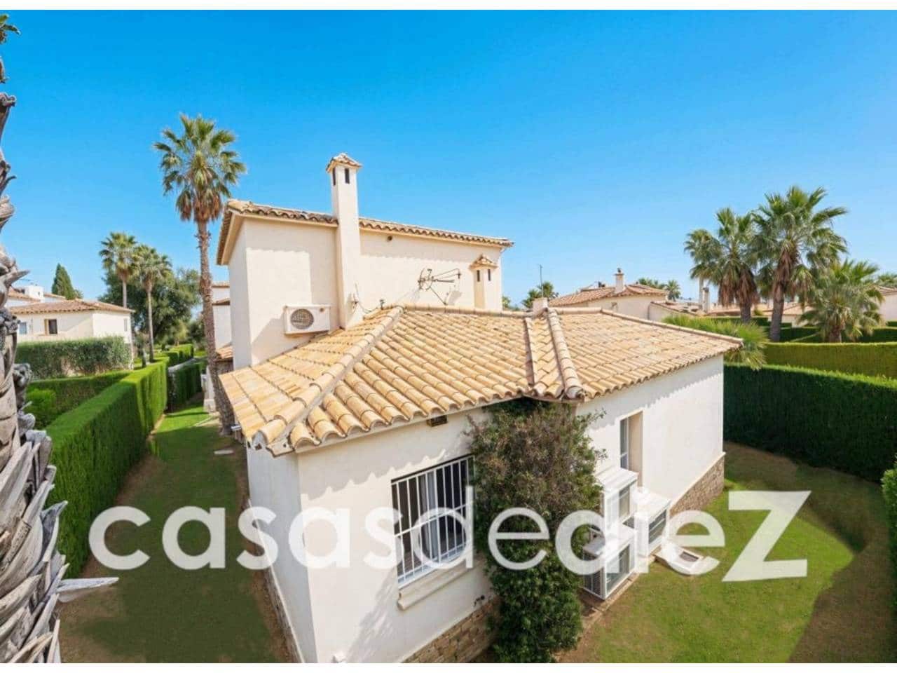 Chalet de 3 habitaciones en Oliva Nova en venta con piscina - 640.000 € (Ref: 9714367)