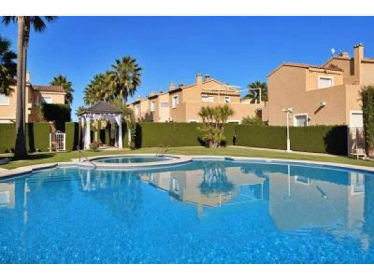 2 quarto Casa em Banda para venda em Oliva Nova com piscina - 235 000 € (Ref: 9816926)