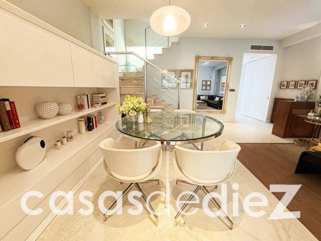 Casa de 3 habitaciones en Oliva en venta con garaje - 455.000 € (Ref: 9891527)