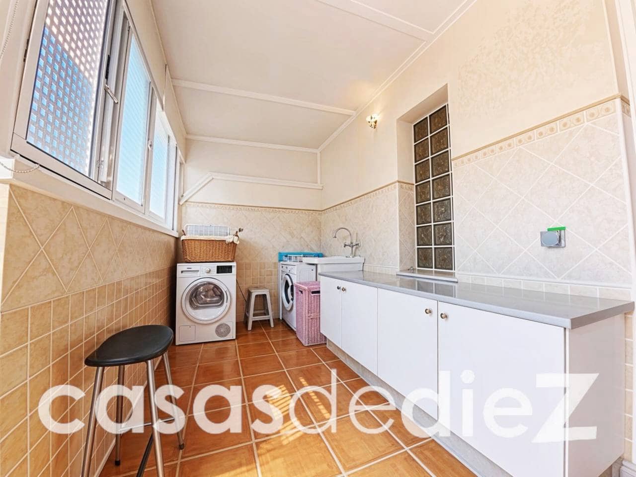Casa de 3 habitaciones en Oliva en venta con garaje - 455.000 € (Ref: 9891527)