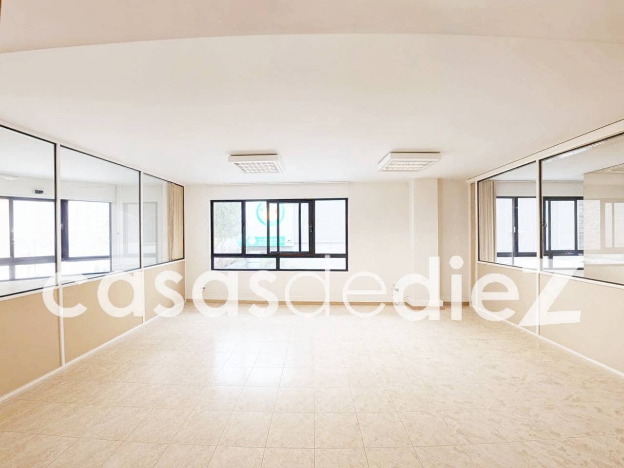 5 sypialnia Biuro do wynajęcia w Oliva - 650 € (Ref: 9976725)