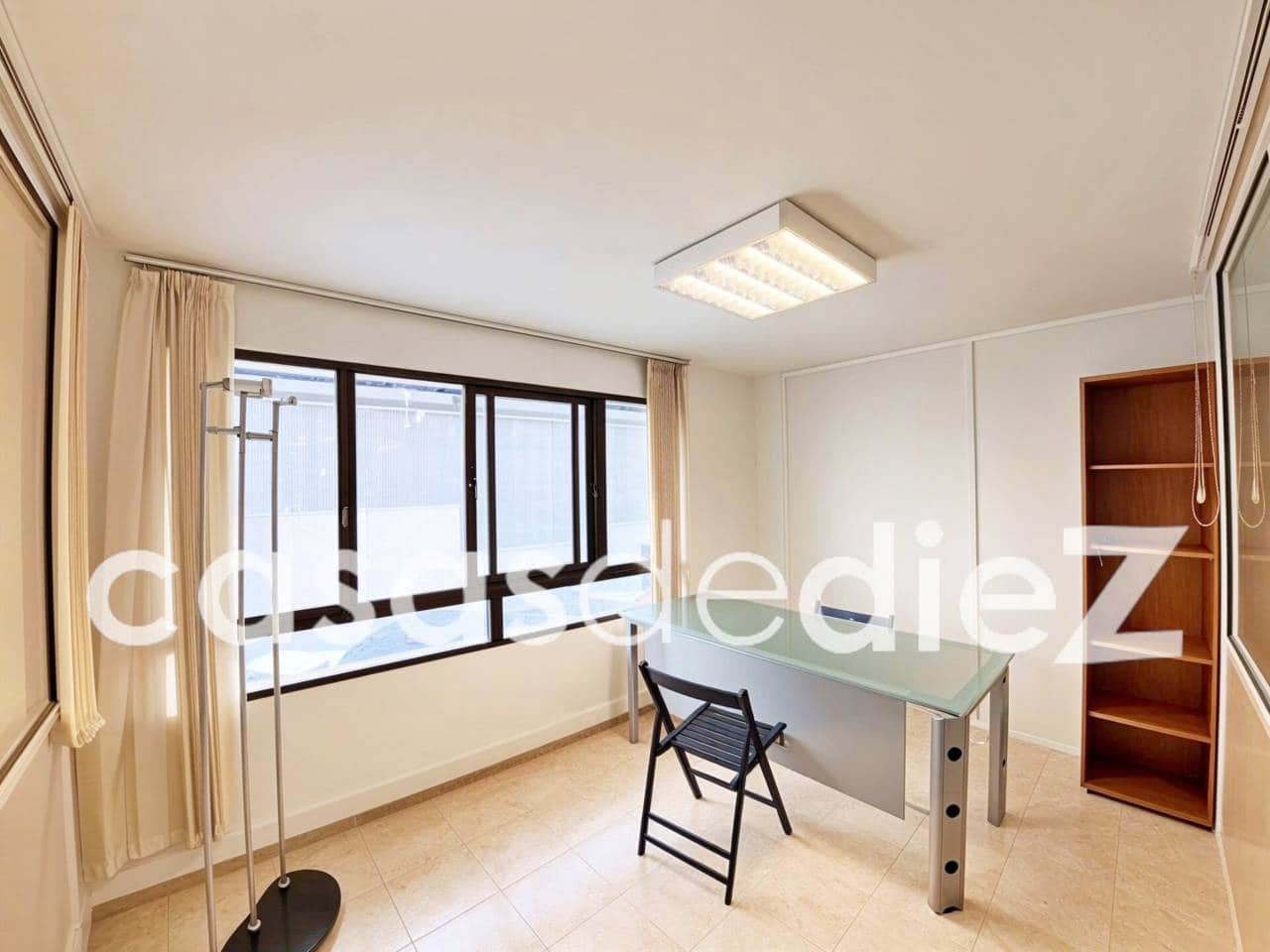 5 sypialnia Biuro do wynajęcia w Oliva - 650 € (Ref: 9976725)