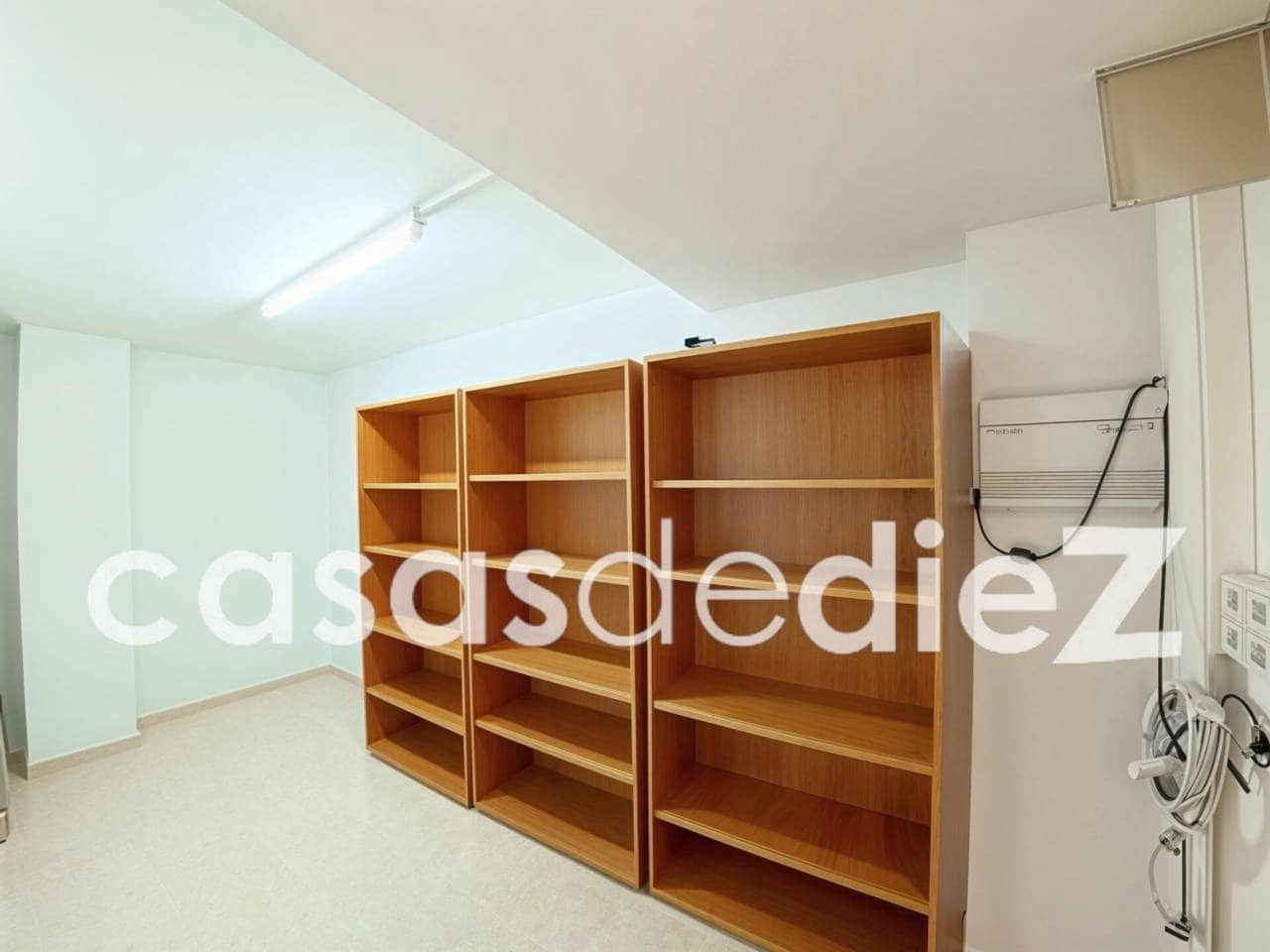 5 sypialnia Biuro do wynajęcia w Oliva - 650 € (Ref: 9976725)