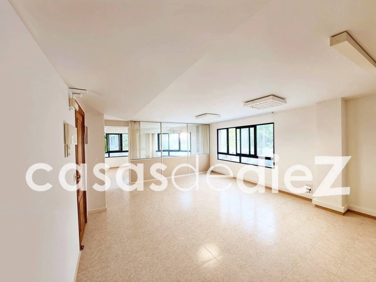 5 sypialnia Biuro do wynajęcia w Oliva - 650 € (Ref: 9976725)