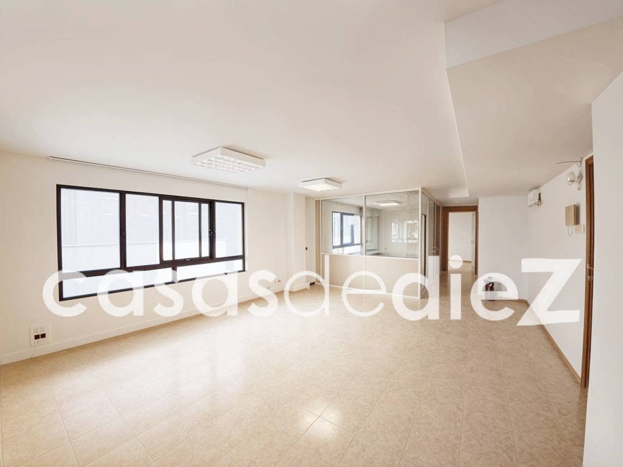 5 sypialnia Biuro do wynajęcia w Oliva - 650 € (Ref: 9976725)
