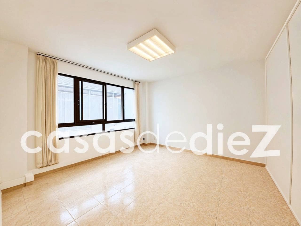 5 sypialnia Biuro do wynajęcia w Oliva - 650 € (Ref: 9976725)