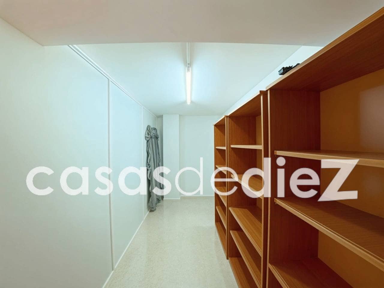 5 sypialnia Biuro do wynajęcia w Oliva - 650 € (Ref: 9976725)