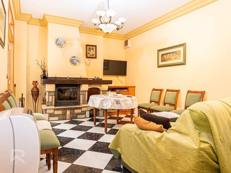 7 soveværelse Byhus til salg i Oliva med garage - € 285.000 (Ref: 8652925)