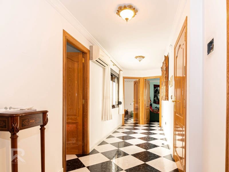 7 soveværelse Byhus til salg i Oliva med garage - € 285.000 (Ref: 8652925)