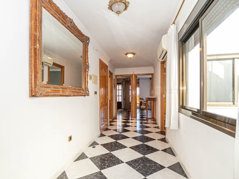 7 soveværelse Byhus til salg i Oliva med garage - € 285.000 (Ref: 8652925)