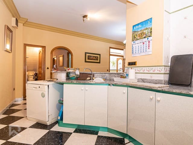 7 bedroom Townhouse for sale in Oliva Pueblo, Oliva with garage - € 285,000 (Ref: 8652925)