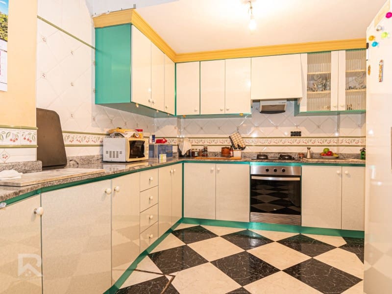 7 soveværelse Byhus til salg i Oliva med garage - € 285.000 (Ref: 8652925)