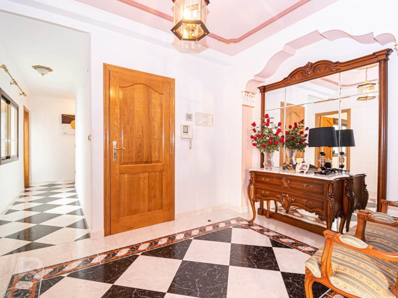 7 soveværelse Byhus til salg i Oliva med garage - € 285.000 (Ref: 8652925)