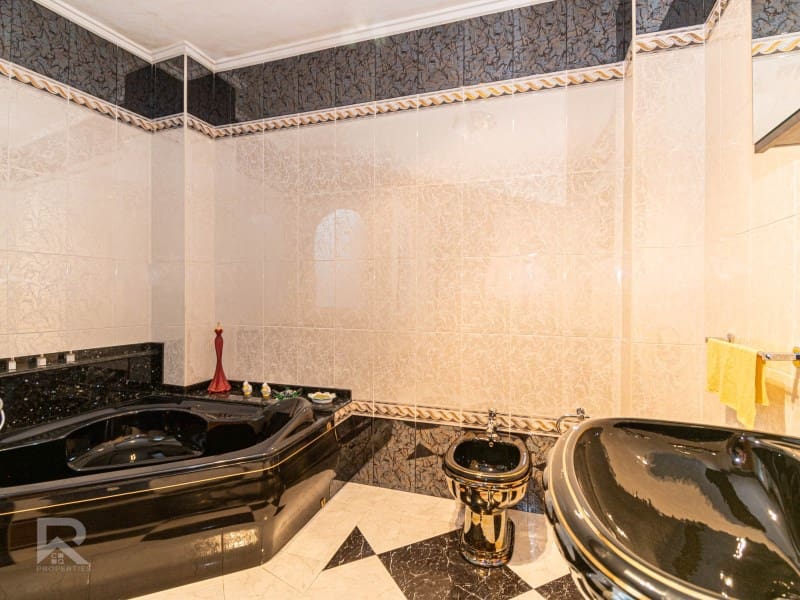 7 soveværelse Byhus til salg i Oliva med garage - € 285.000 (Ref: 8652925)