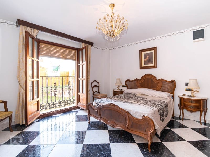 7 soveværelse Byhus til salg i Oliva med garage - € 285.000 (Ref: 8652925)