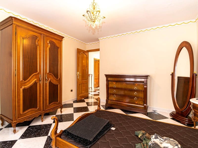 7 soveværelse Byhus til salg i Oliva med garage - € 285.000 (Ref: 8652925)