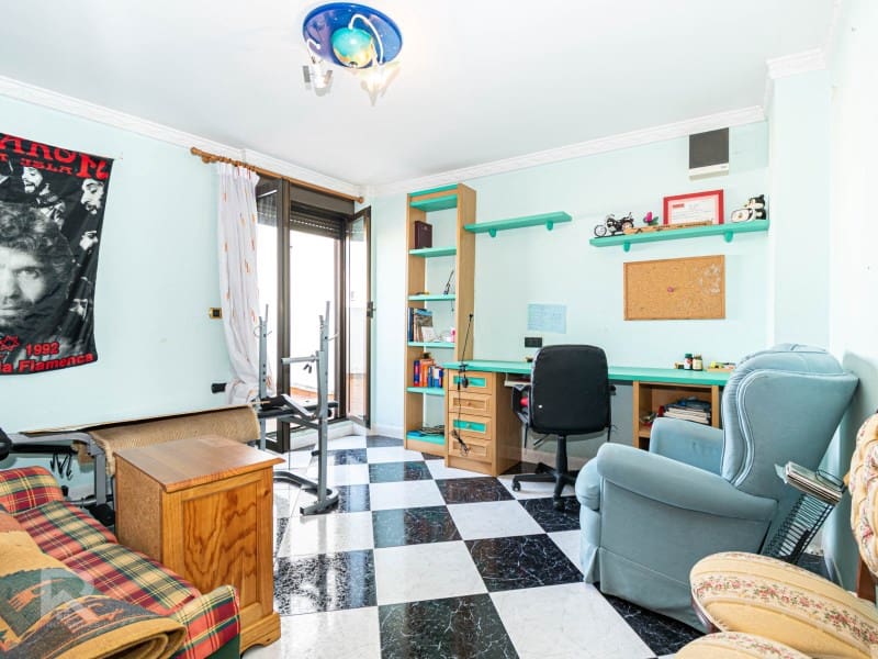 7 soveværelse Byhus til salg i Oliva med garage - € 285.000 (Ref: 8652925)