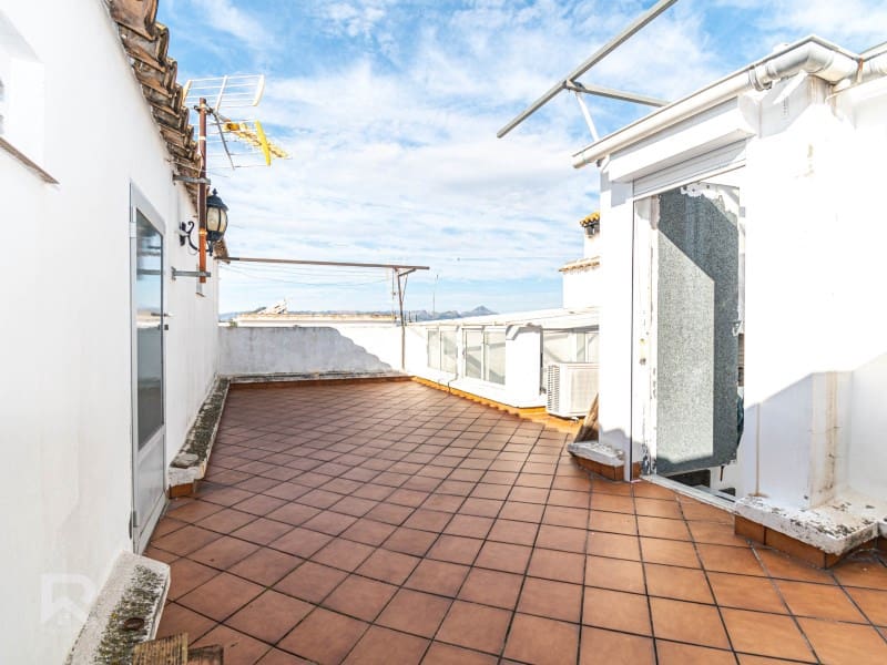 7 soveværelse Byhus til salg i Oliva med garage - € 285.000 (Ref: 8652925)