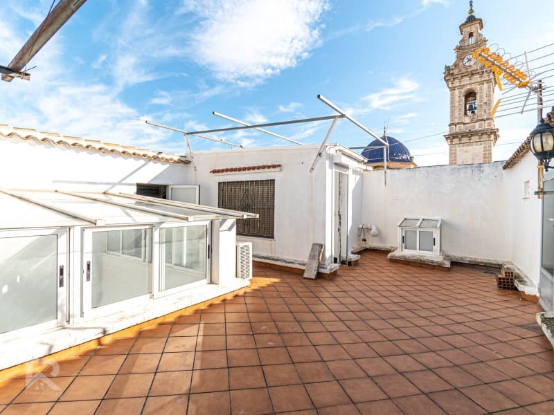 7 soveværelse Byhus til salg i Oliva med garage - € 285.000 (Ref: 8652925)