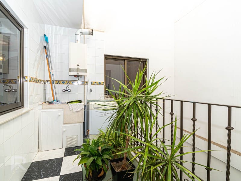 7 soveværelse Byhus til salg i Oliva med garage - € 285.000 (Ref: 8652925)