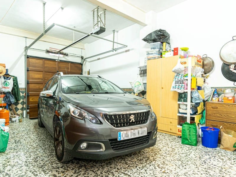 7 soveværelse Byhus til salg i Oliva med garage - € 285.000 (Ref: 8652925)