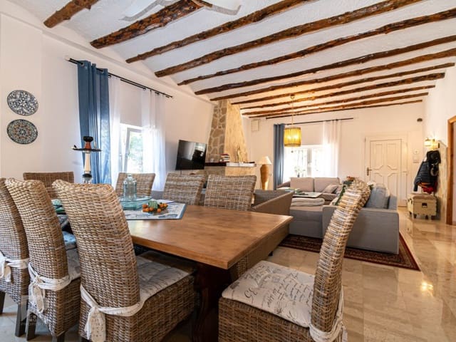 Chalet de 8 habitaciones en Simat de la Valldigna en venta - 550.000 € (Ref: 8774015)