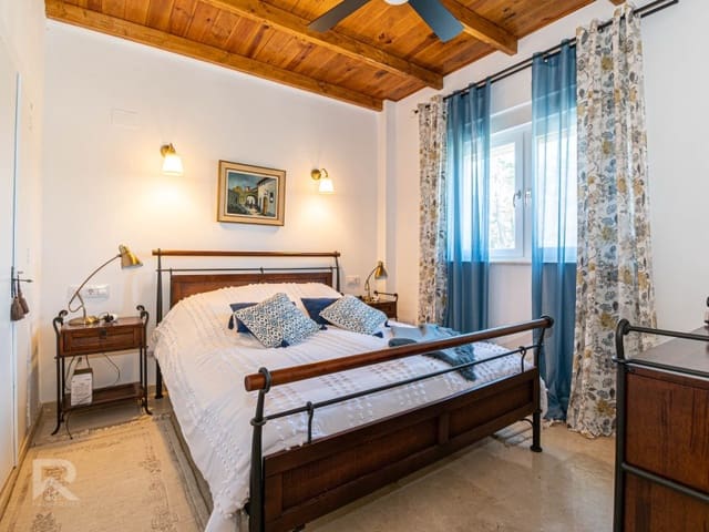 Chalet de 8 habitaciones en Simat de la Valldigna en venta - 550.000 € (Ref: 8774015)