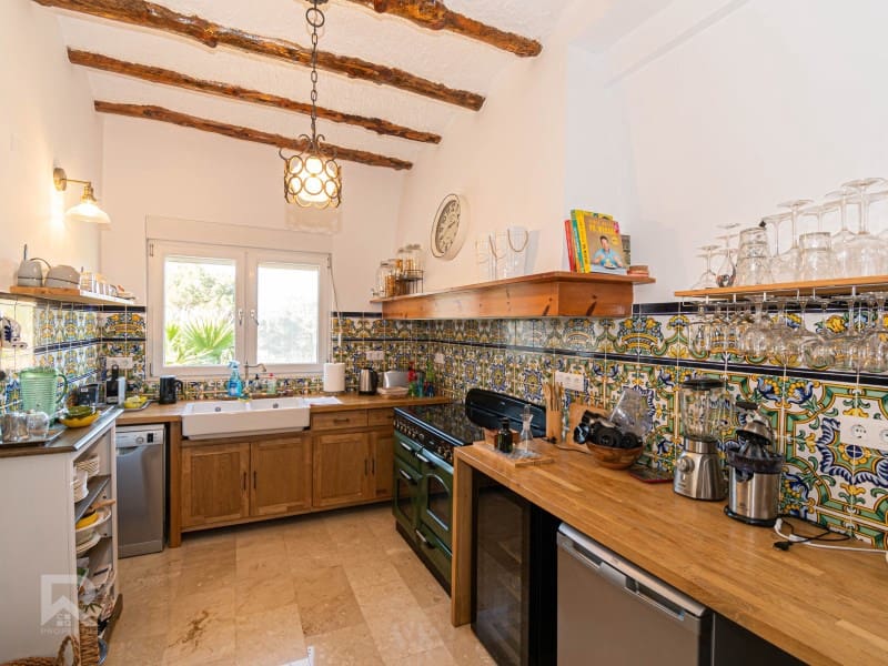 8 soveværelse Villa til salg i Simat de la Valldigna - € 550.000 (Ref: 8774015)