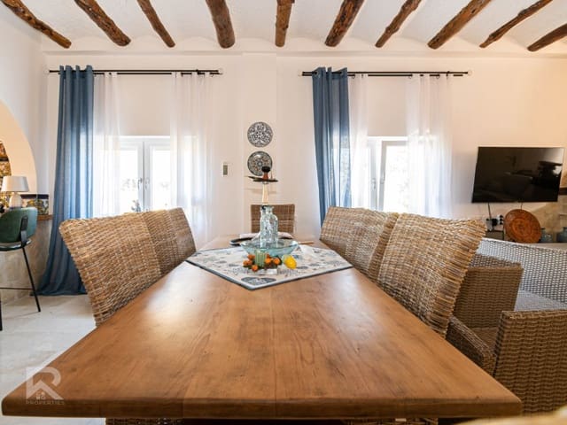 Chalet de 8 habitaciones en Simat de la Valldigna en venta - 550.000 € (Ref: 8774015)