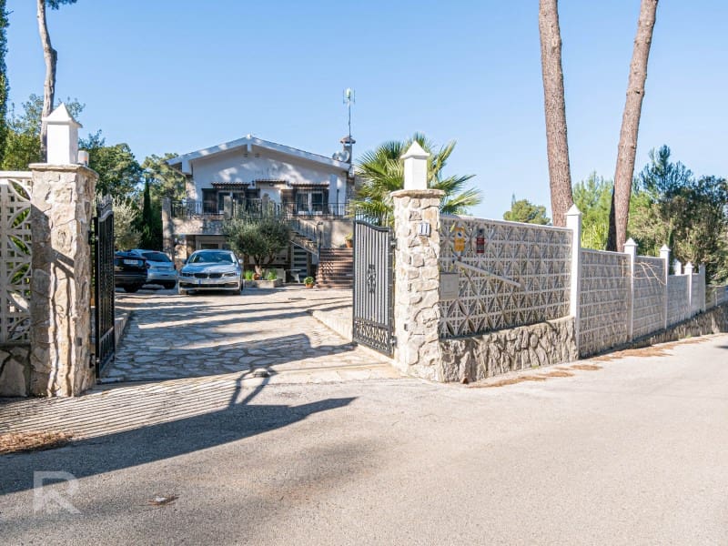 8 soveværelse Villa til salg i Simat de la Valldigna - € 550.000 (Ref: 8774015)