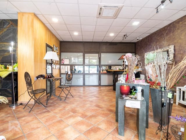 Commercial for sale in Oliva Pueblo, Oliva - € 157,000 (Ref: 9106894)