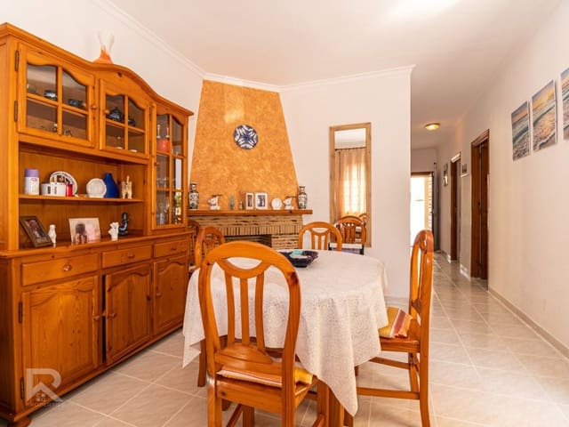 3 bedroom Villa for sale in Piles with pool garage - € 366,000 (Ref: 9161273)