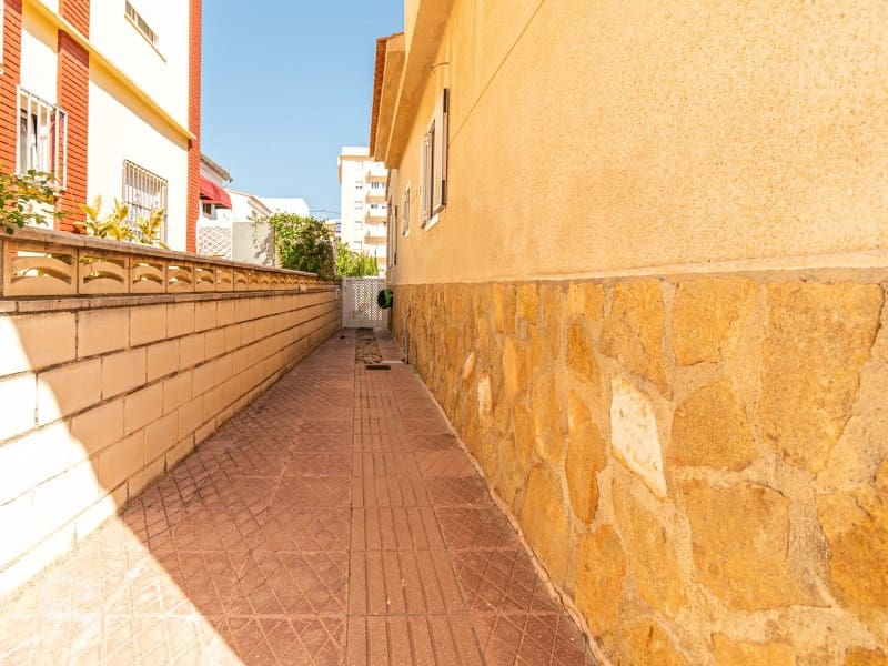 3 quarto Moradia para venda em Piles com piscina garagem - 366 000 € (Ref: 9161273)