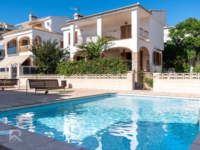 5 bedroom Villa for sale in Gandia with garage - € 520,000 (Ref: 9240041)