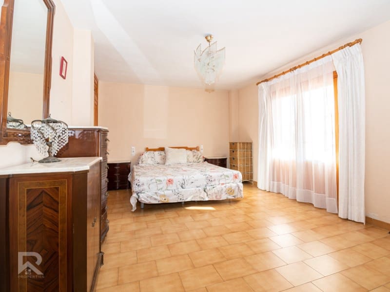 5 soveværelse Villa til salg i Gandia med garage - € 520.000 (Ref: 9240041)