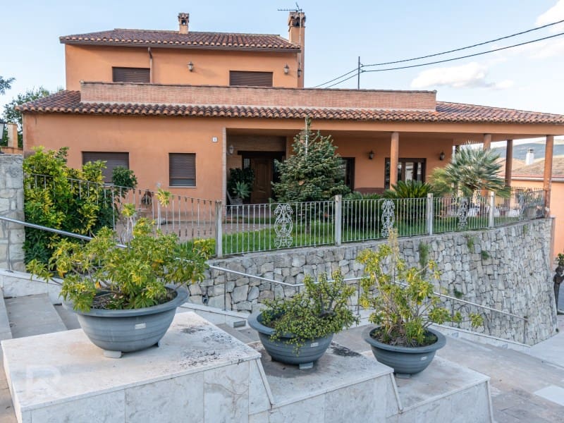 5 soveværelse Villa til salg i Terrateig med garage - € 280.000 (Ref: 9356779)