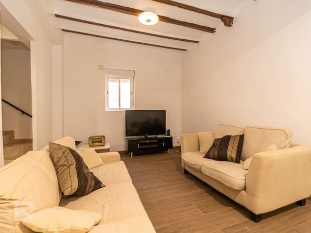 6 makuuhuone Omakotitalo myytävänä paikassa Llocnou de Sant Jeroni - 189 000 € (Ref: 9578776)