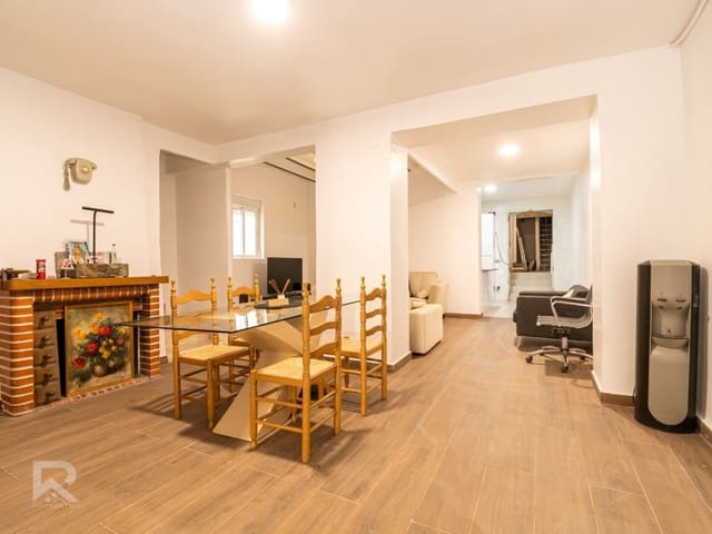 6 makuuhuone Omakotitalo myytävänä paikassa Llocnou de Sant Jeroni - 189 000 € (Ref: 9578776)