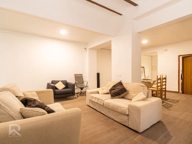 6 makuuhuone Omakotitalo myytävänä paikassa Llocnou de Sant Jeroni - 189 000 € (Ref: 9578776)