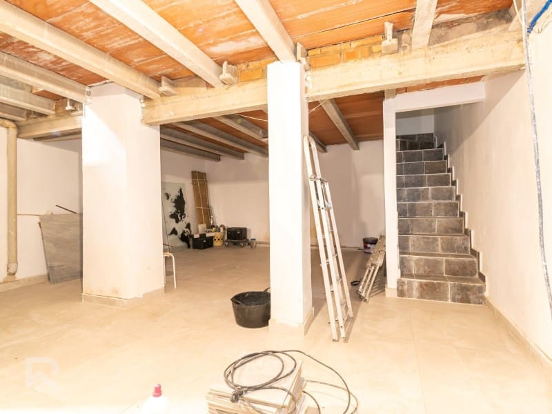 6 makuuhuone Omakotitalo myytävänä paikassa Llocnou de Sant Jeroni - 189 000 € (Ref: 9578776)