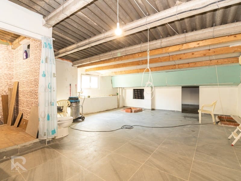 6 makuuhuone Omakotitalo myytävänä paikassa Llocnou de Sant Jeroni - 189 000 € (Ref: 9578776)