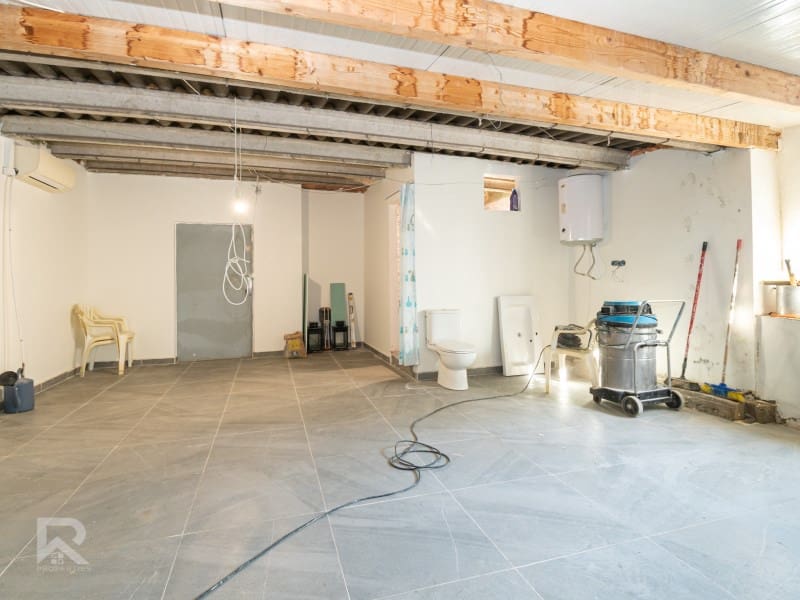 6 makuuhuone Omakotitalo myytävänä paikassa Llocnou de Sant Jeroni - 189 000 € (Ref: 9578776)