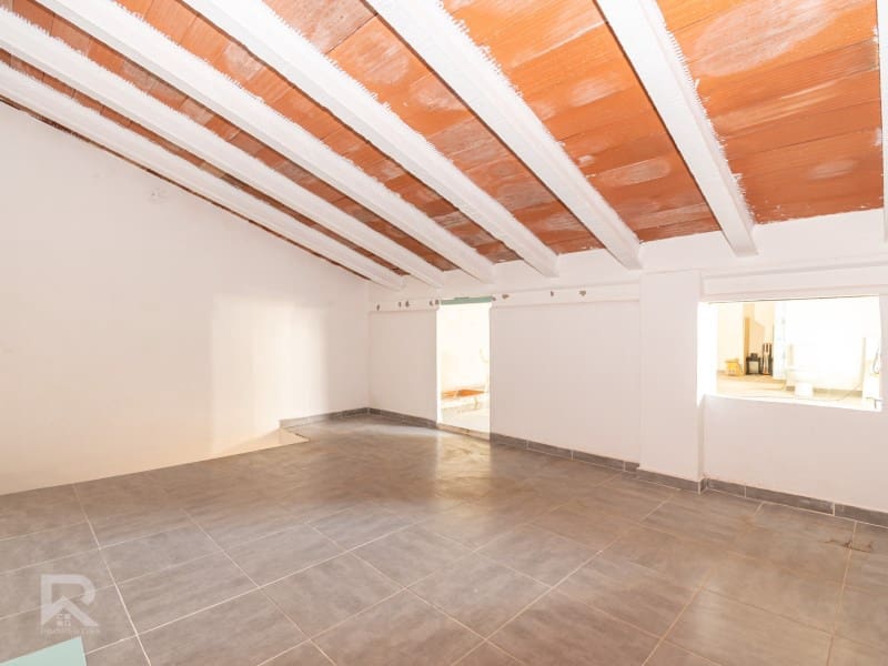 6 makuuhuone Omakotitalo myytävänä paikassa Llocnou de Sant Jeroni - 189 000 € (Ref: 9578776)