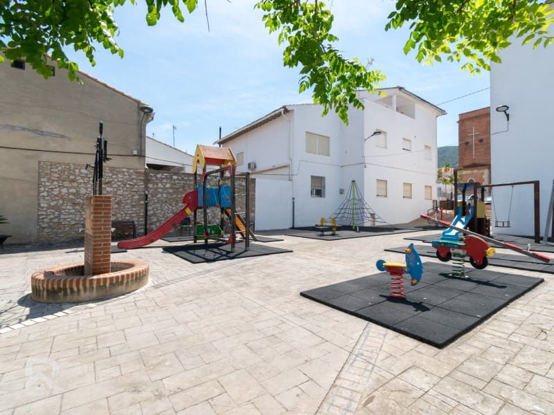 6 makuuhuone Omakotitalo myytävänä paikassa Llocnou de Sant Jeroni - 189 000 € (Ref: 9578776)