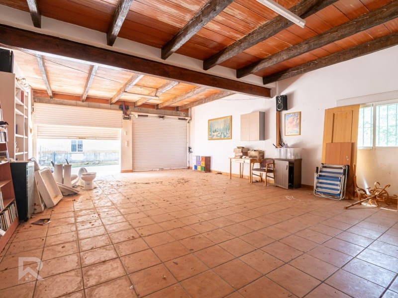 5 bedroom Villa for sale in Villalonga with garage - € 270,000 (Ref: 9840319)