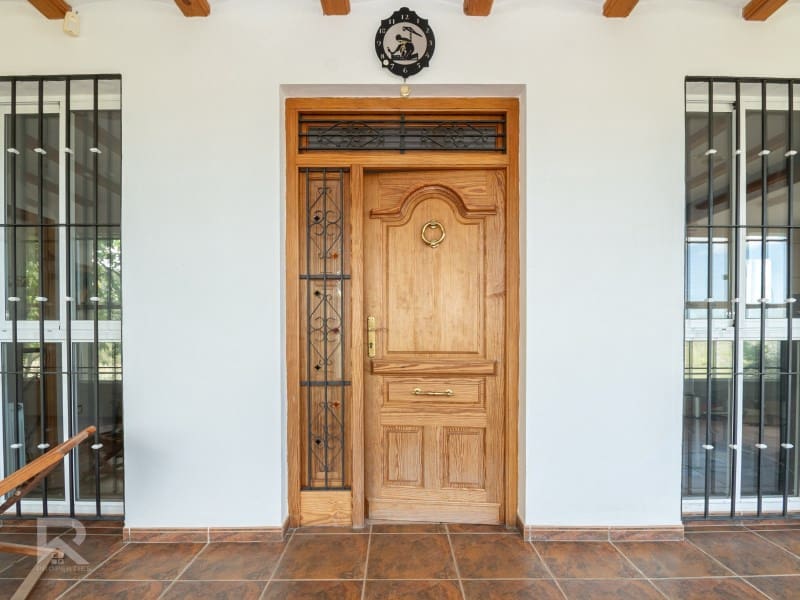 5 bedroom Villa for sale in Villalonga with garage - € 270,000 (Ref: 9840319)
