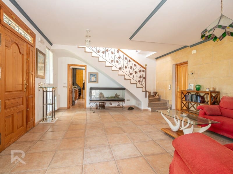 5 bedroom Villa for sale in Villalonga with garage - € 270,000 (Ref: 9840319)
