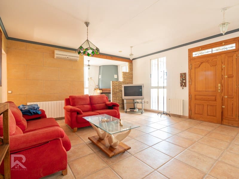 5 bedroom Villa for sale in Villalonga with garage - € 270,000 (Ref: 9840319)